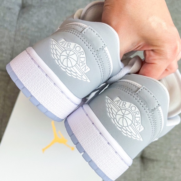 🤍💙 Air Jordan 1 low white grey ice blue shoes - Picture 4 of 4